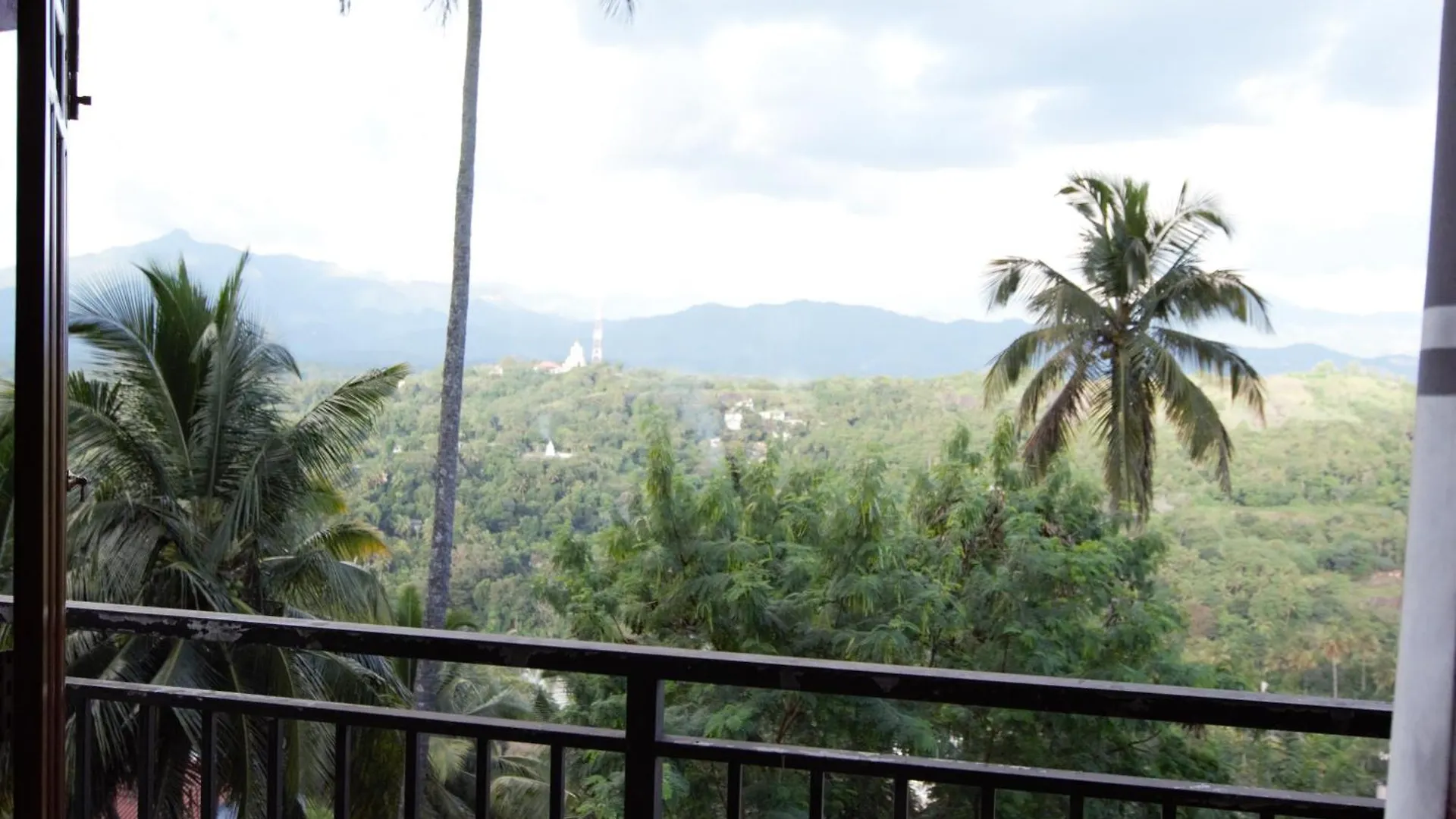 Inn Serenity Hill Oasis Kandy