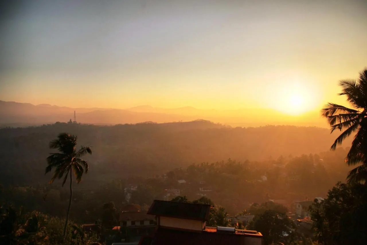 Serenity Hill Oasis Kandy Inn
